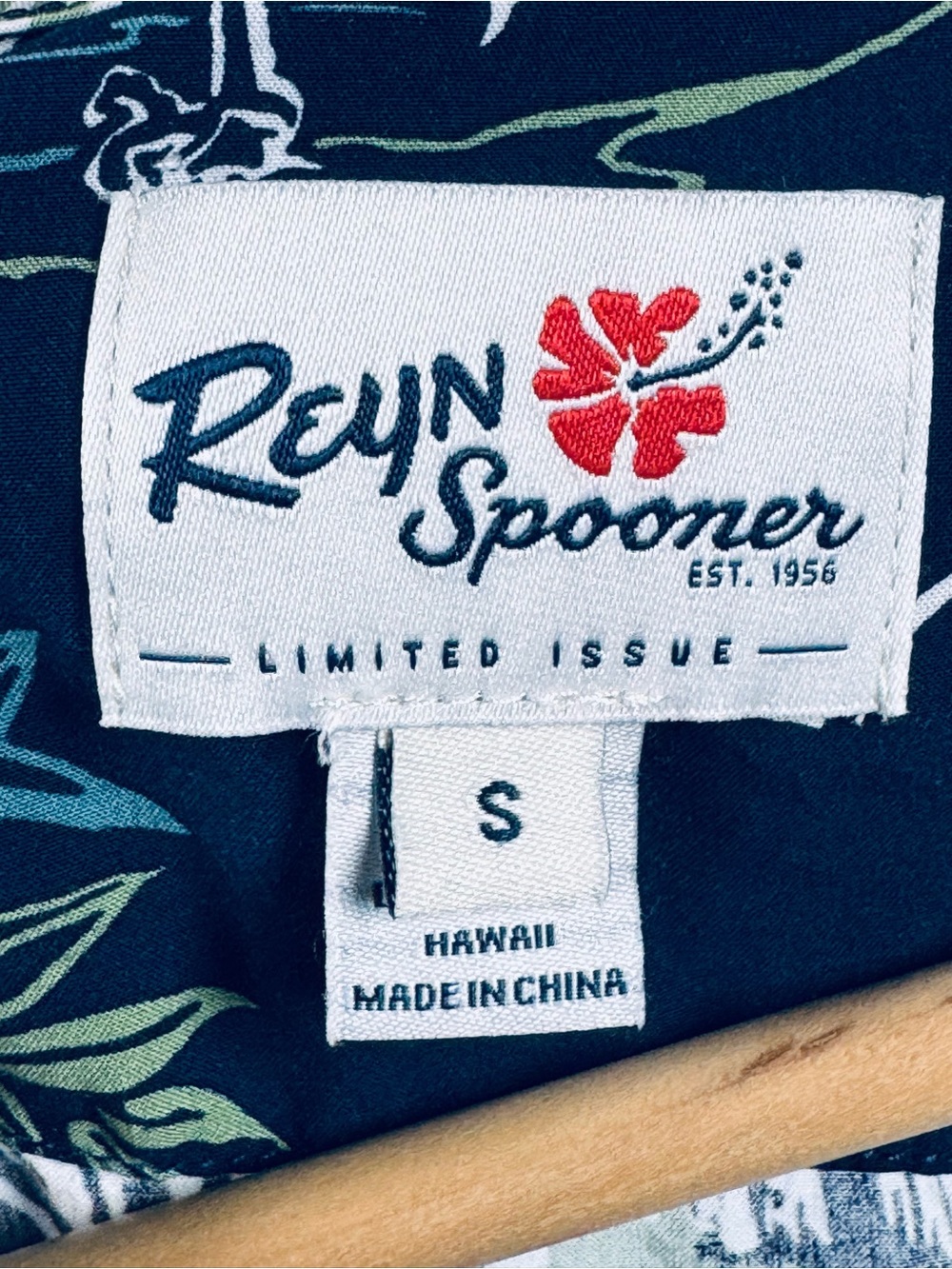 Reyn Spooner Limited Issue Blouse Womens Small Blue Hawaiian Scenic Floral Rayon - Picture 4 of 14
